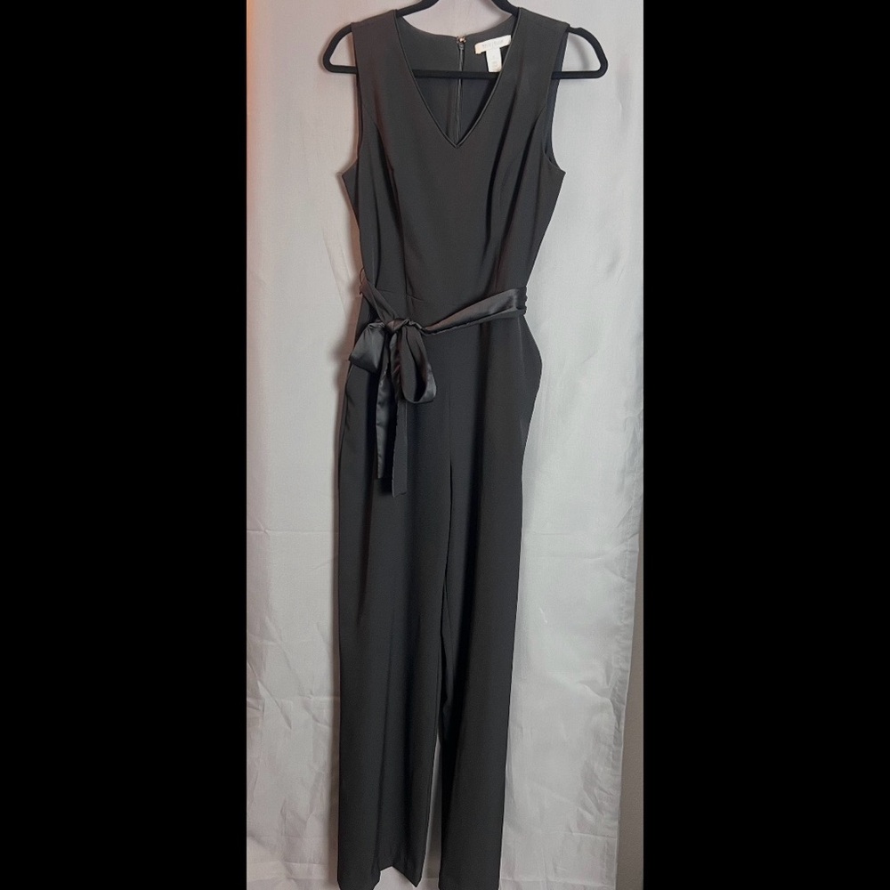 Elegant Black Sleeveless Jumpsuit with Pockets